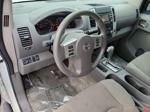 Used 2014 Nissan Frontier SV image 17
