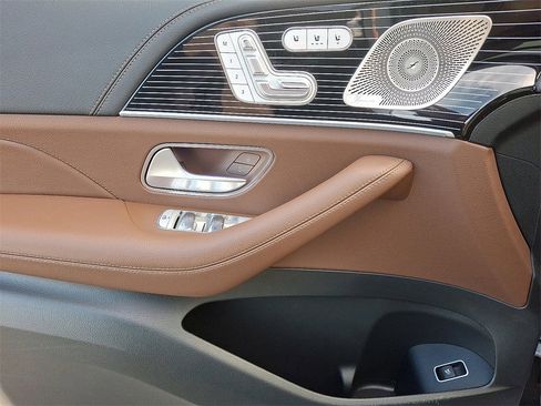 Used 2025 Mercedes-Benz GLS 580 GLS 580 image 12