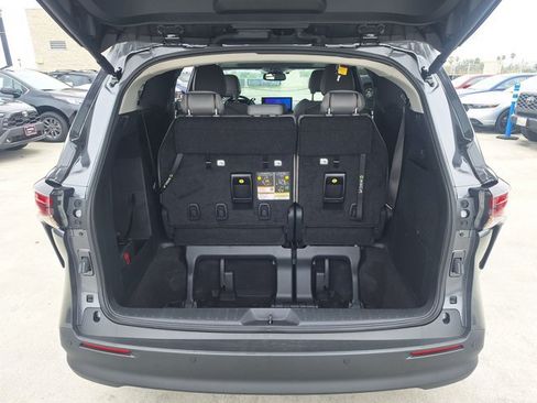 Used 2025 Toyota Sienna XLE w/ XLE Plus Package FWD image 7