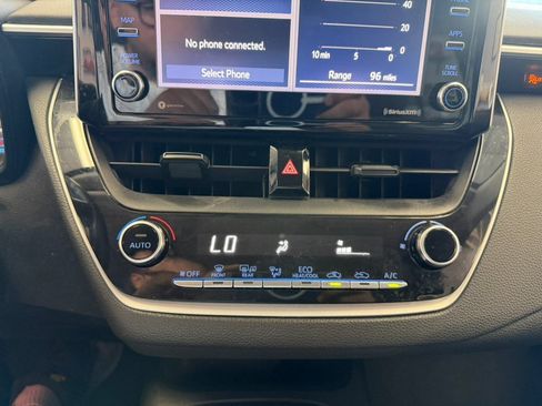 Used 2021 Toyota Corolla LE FWD image 39