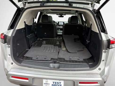 Used 2025 Nissan Pathfinder Platinum FWD image 25
