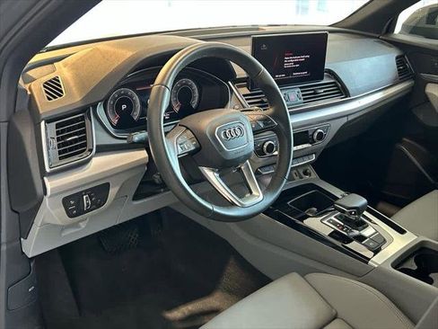 Certified 2025 Audi Q5 2.0T Premium image 9
