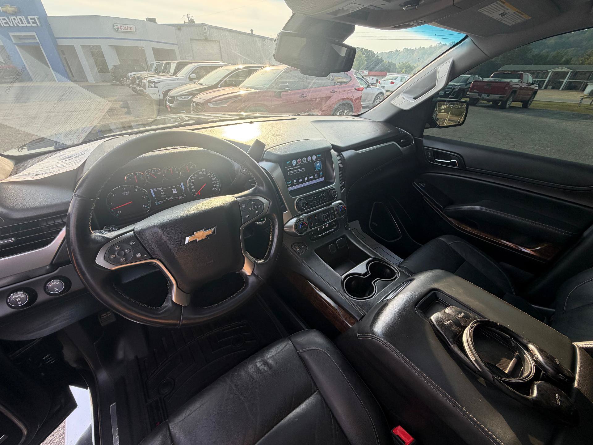 Used 2019 Chevrolet Suburban LT w/ LT Signature Package AWD/4WD image 9
