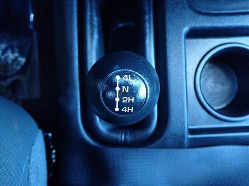 Used 2016 RAM 2500 Tradesman w/ Chrome Appearance Group image 18