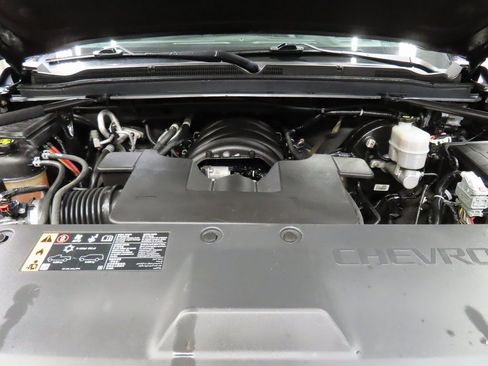 Used 2019 Chevrolet Suburban Premier image 25