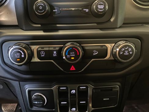 Used 2019 Jeep Wrangler Unlimited Sport S AWD/4WD image 34