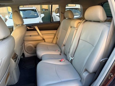 Used 2011 Toyota Highlander SE image 26