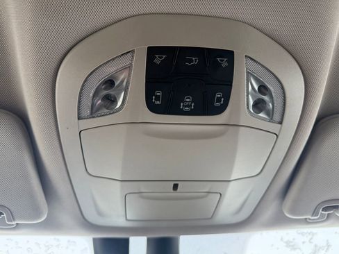 Used 2022 Chrysler Pacifica Touring-L image 33
