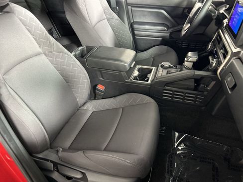 Used 2025 Toyota Tacoma SR5 AWD/4WD image 25