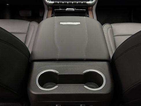 Used 2026 GMC Yukon Denali w/ Sun & Power Step Package AWD/4WD image 35
