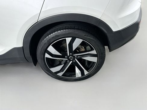 Used 2023 Volvo XC40 B4 Plus w/ Driver Assist Package FWD image 11