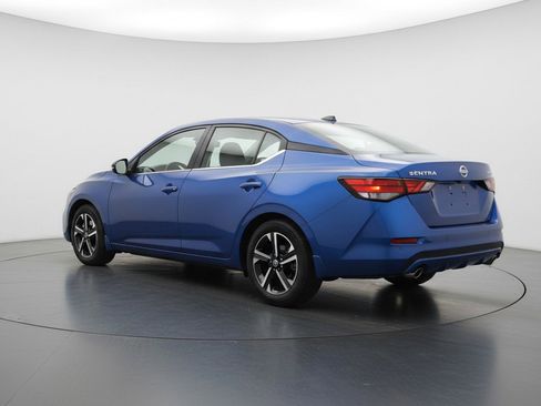 Used 2025 Nissan Sentra SV image 6