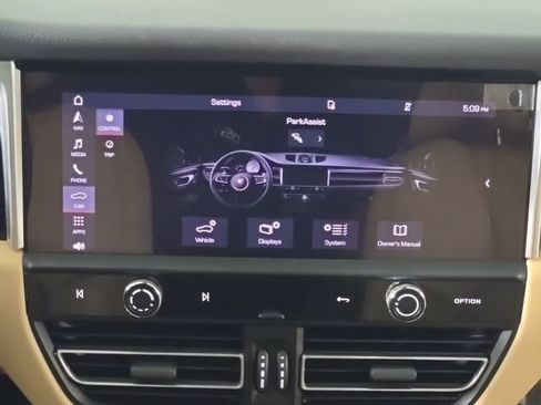 Certified 2022 Porsche Macan AWD/4WD image 21