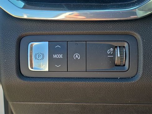 Used 2025 GMC Acadia Elevation w/ Elevation Premium Package image 18