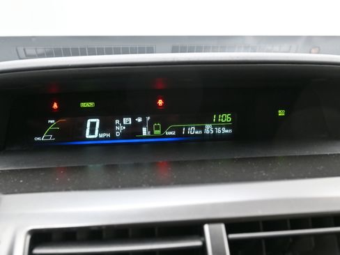 Used 2012 Toyota Prius V Five image 5