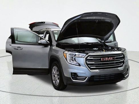Used 2024 GMC Terrain SLT AWD/4WD image 9