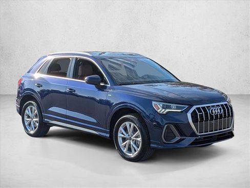 Certified 2025 Audi Q3 2.0T Premium image 3