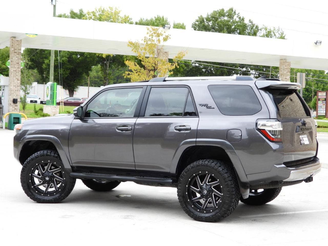 Used 2018 Toyota 4Runner TRD Off-Road Premium AWD/4WD image 29