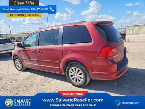 Used 2012 Volkswagen Routan SE FWD image 3