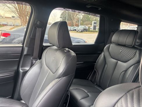 Used 2024 Hyundai Palisade Calligraphy image 3