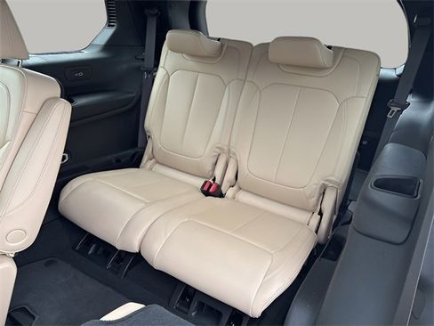 Used 2024 Jeep Grand Cherokee L Limited image 19