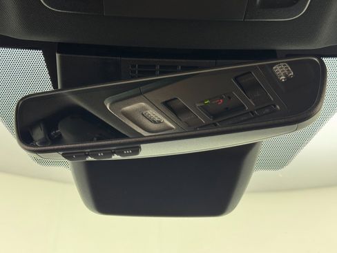 Used 2025 Toyota Camry SE w/ Convenience Package image 34