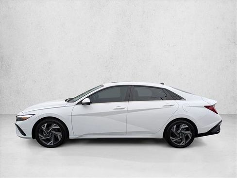 Certified 2025 Hyundai Elantra Limited image 10