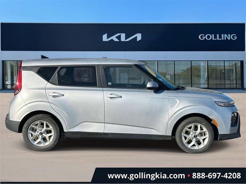 Used 2020 Kia Soul S image 2