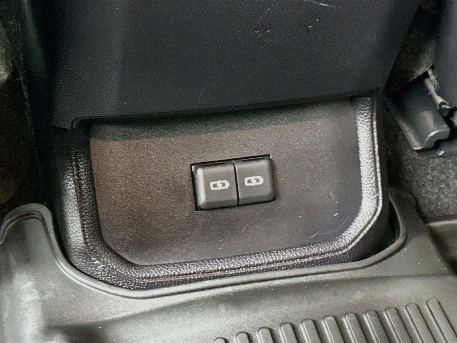 Certified 2023 Toyota Highlander XLE FWD image 40