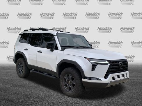 Used 2026 Lexus GX 550 AWD/4WD image 2