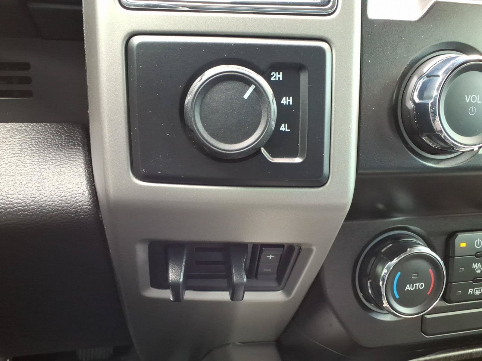 Used 2020 Ford F350 Lariat w/ Snow Plow Prep Package AWD/4WD image 24