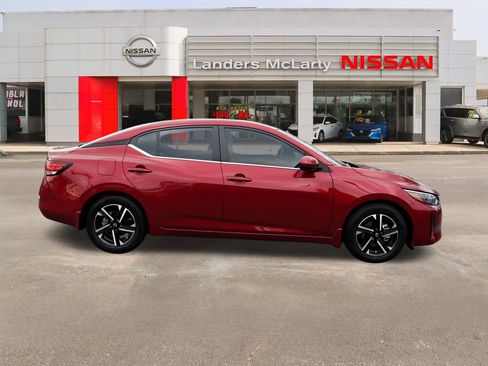 Used 2025 Nissan Sentra SV image 2