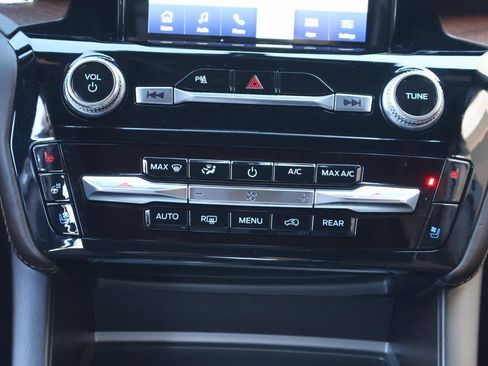 Used 2024 Ford Explorer King Ranch w/ Technology Package image 18