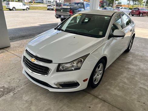 Used 2015 Chevrolet Cruze LT image 2