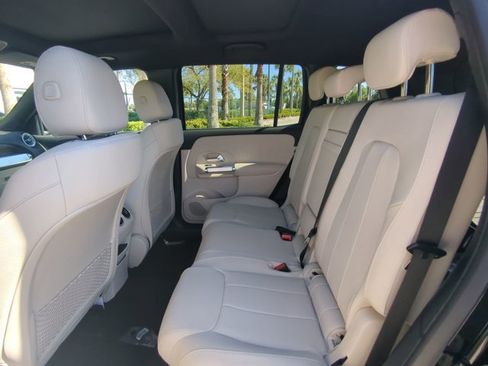 Used 2025 Mercedes-Benz GLB 250 image 12