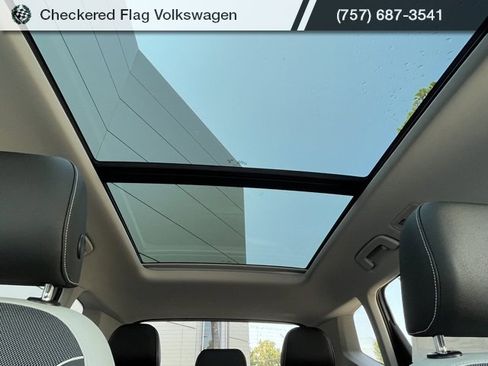 New 2025 Volkswagen Taos SE image 9