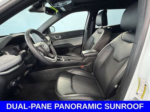 Used 2025 Jeep Compass Latitude w/ Sun & Sound Group AWD/4WD image 6