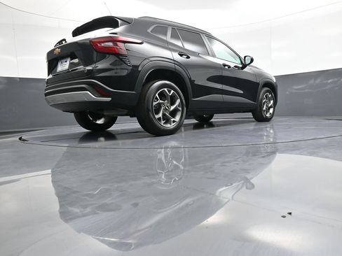 Used 2025 Chevrolet Trax LT w/ LT Convenience Package FWD image 28