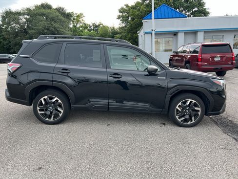 Used 2025 Subaru Forester Premium AWD/4WD image 4