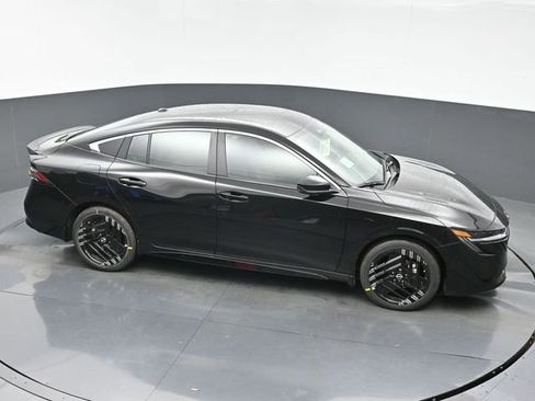 New 2026 Nissan Sentra SR w/ SR Premium Package FWD image 33