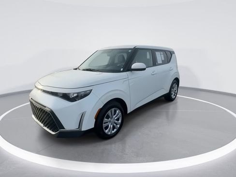 Used 2024 Kia Soul LX image 4