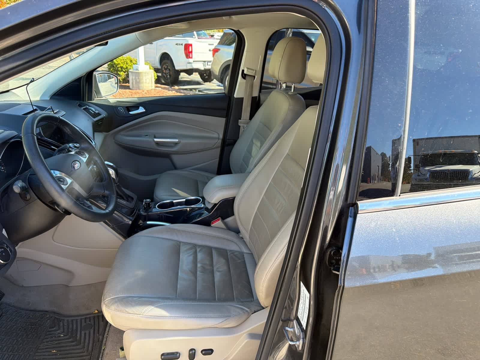 Used 2015 Ford Escape Titanium w/ Equipment Group 301A FWD image 4
