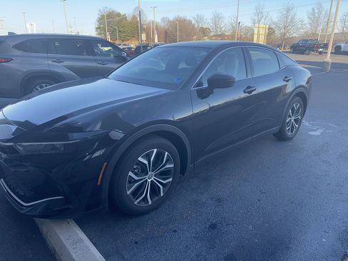 Used 2024 Toyota Crown XLE image 1