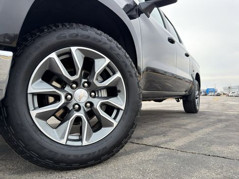 Used 2024 Chevrolet Silverado 1500 LT image 9