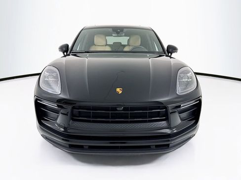 Certified 2022 Porsche Macan AWD/4WD image 6