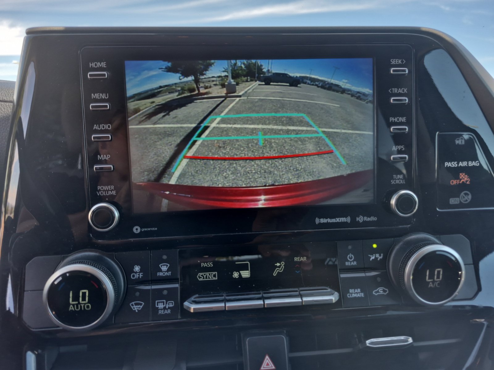 Used 2021 Toyota Highlander LE AWD/4WD image 31