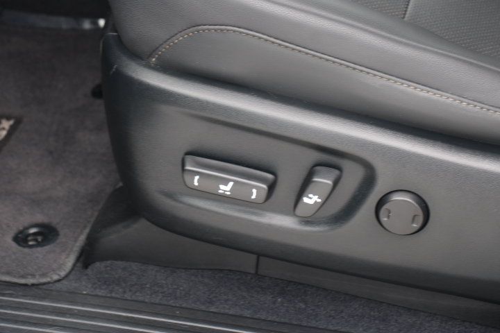 Used 2022 Lexus GX 460 Premium w/ Accessory Package AWD/4WD image 13