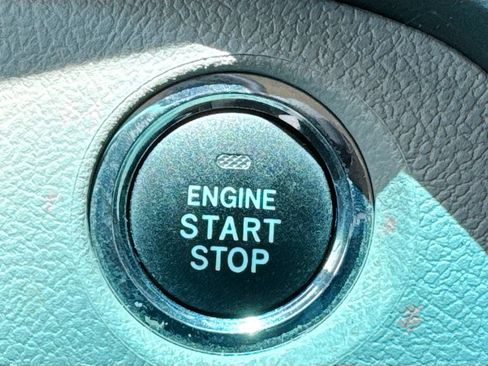 Used 2017 Toyota Sienna XLE Premium FWD image 19