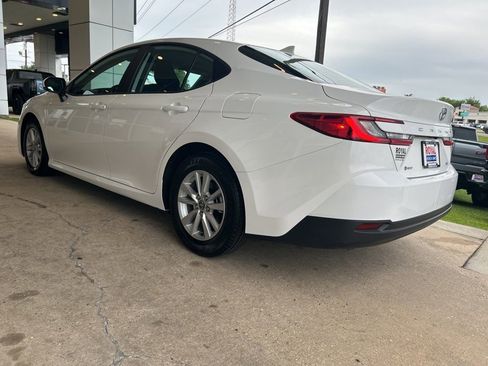 Used 2025 Toyota Camry LE FWD image 5