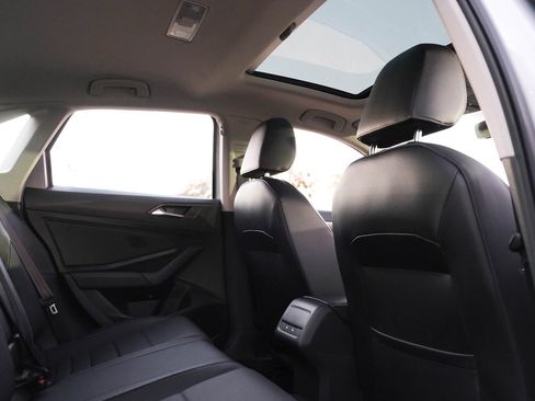 Used 2021 Volkswagen Jetta SE w/ SE Cold Weather Package image 23